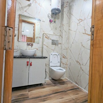 Bathroom in 3 BHK Apartment at Vipul World Floors, Sector 48 – for Rent