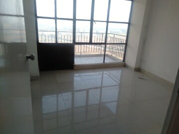 Room in 2.5 BHK Apartment at Signature Global Synera, Sector 81 – for Sale
