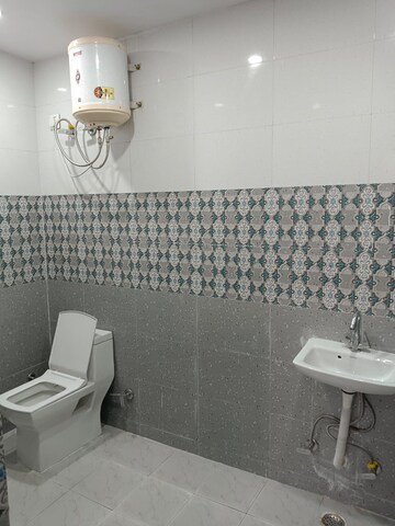 Bathroom in 1 BHK Builder Floor at Lajpat Nagar 4 – for Rent