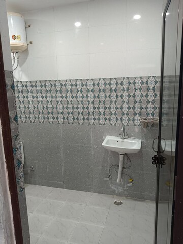 Bathroom in 1 BHK Builder Floor at Lajpat Nagar 4 – for Rent