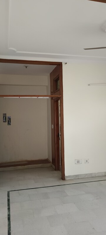 Furnished Amenities in 3 BHK Independent House at Sector 16 – for Rent
