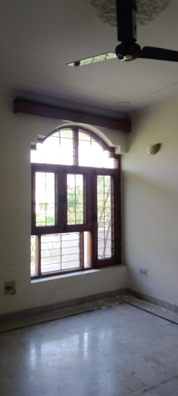 Room in 3 BHK Independent House at Sector 16 – for Rent