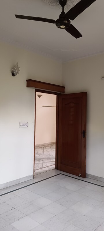Room in 3 BHK Independent House at Sector 16 – for Rent