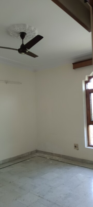 Room in 3 BHK Independent House at Sector 16 – for Rent