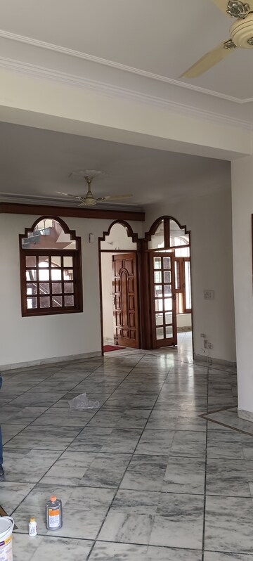 Room in 3 BHK Independent House at Sector 16 – for Rent