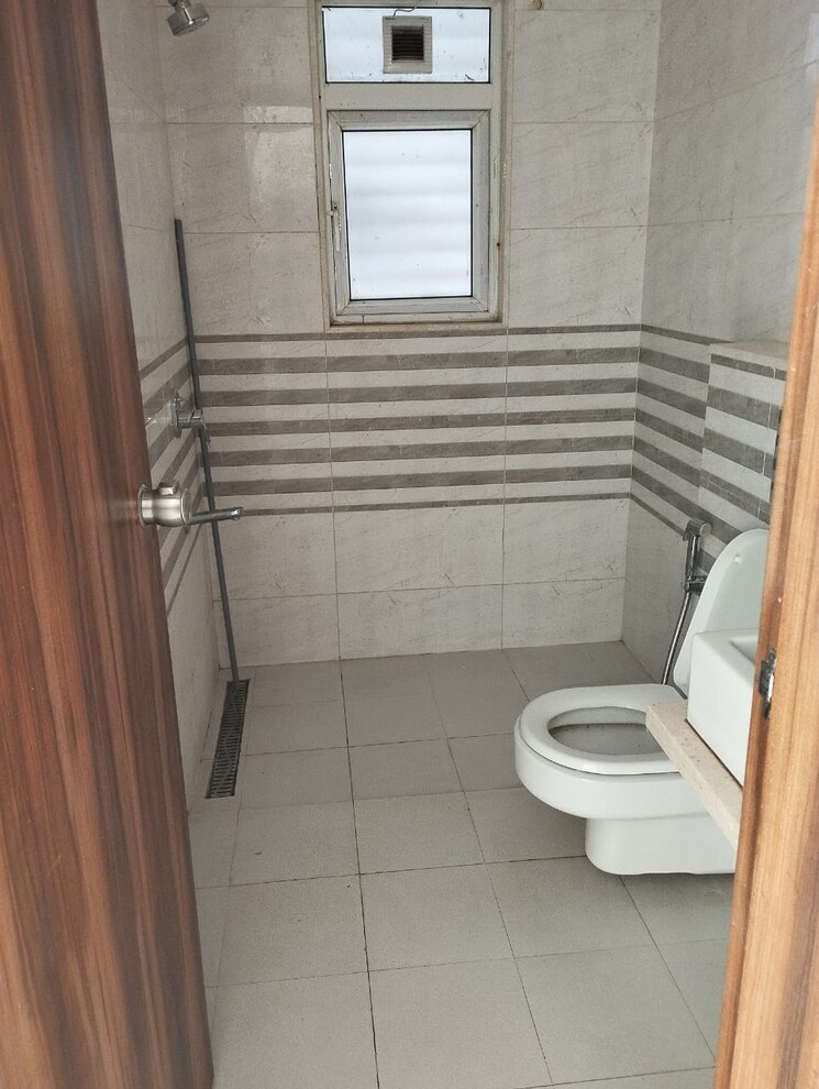 Bathroom, unique-skylinks 3 Bedroom 1100 Sq.Ft. Apartment In Pashan Pune 6786954
