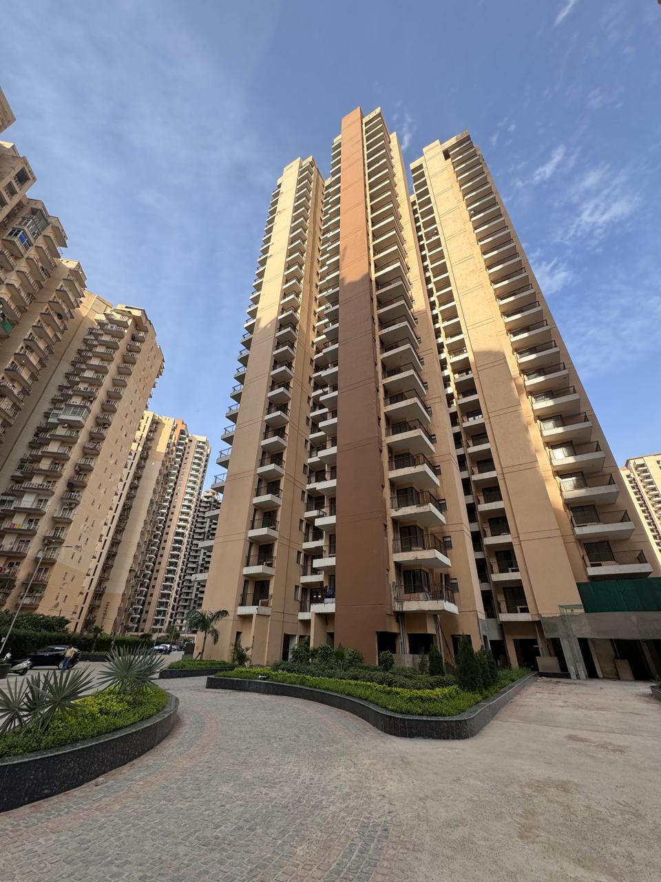 3 BHK Apartment For Resale in RG Luxury Homes Phase II Sector 167b, Greater Noida Greater Noida  6788615