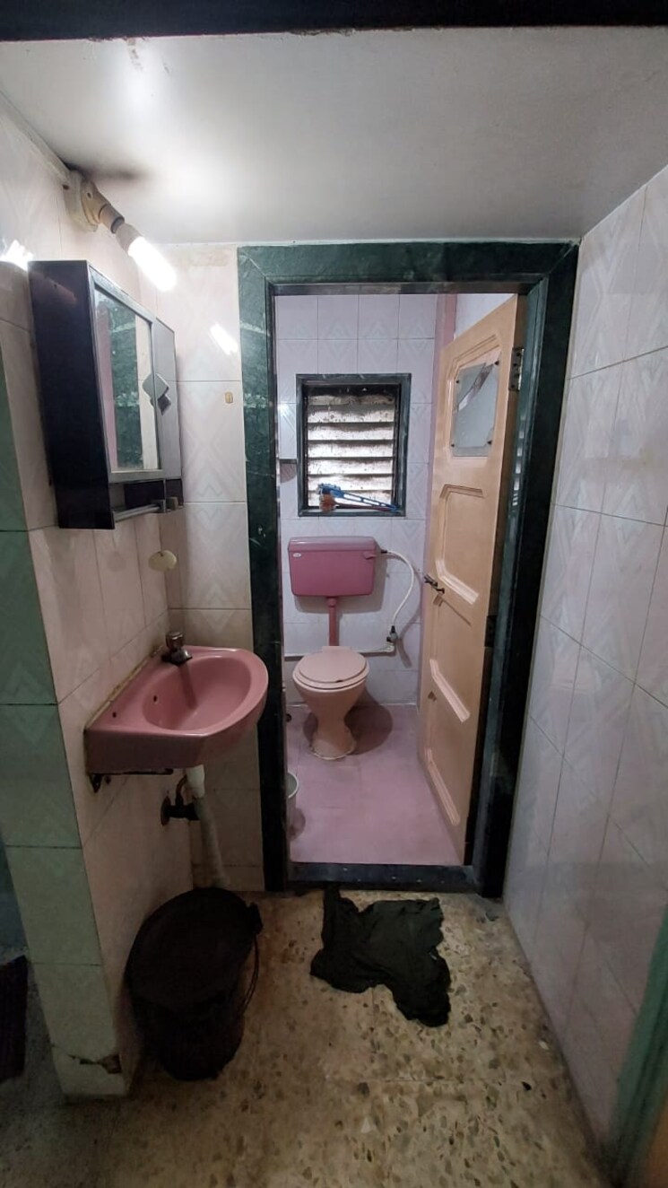 Bathroom, adarsh-nagar-chs-uthalsar 1 Bedroom 560 Sq.Ft. Apartment In Uthalsar Thane 6789674