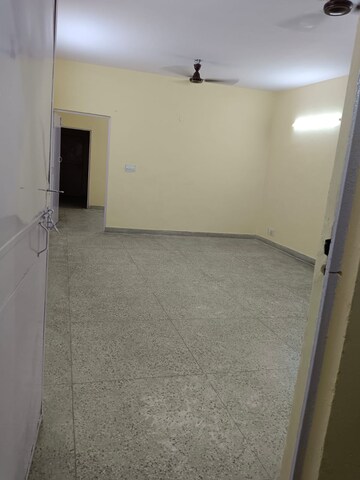 Room in 1.5 BHK Apartment at Lajpat Nagar – for Rent
