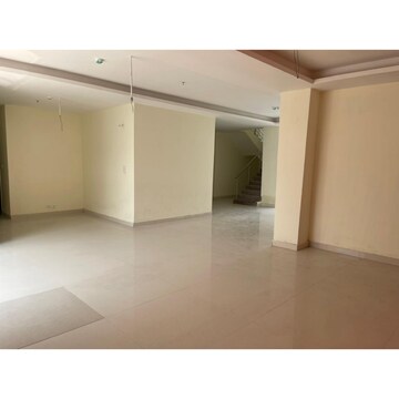 Room in 4 BHK Apartment at SDS NRI Residency, Sector 45 – for Sale