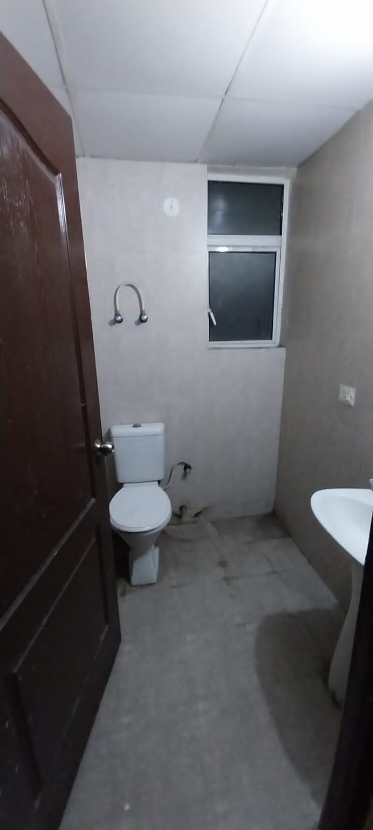 Bathroom, aditya-urban-homes 1 Bedroom 585 Sq.Ft. Apartment In Shahpur Bamheta Ghaziabad 6799628