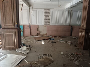 Kitchen in  Showroom at Hazratganj – for Rent