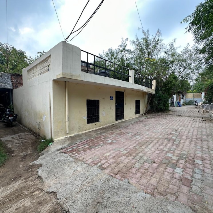 2 Bedroom 120 Sq.Yd. Villa in Sainik Farm Delhi