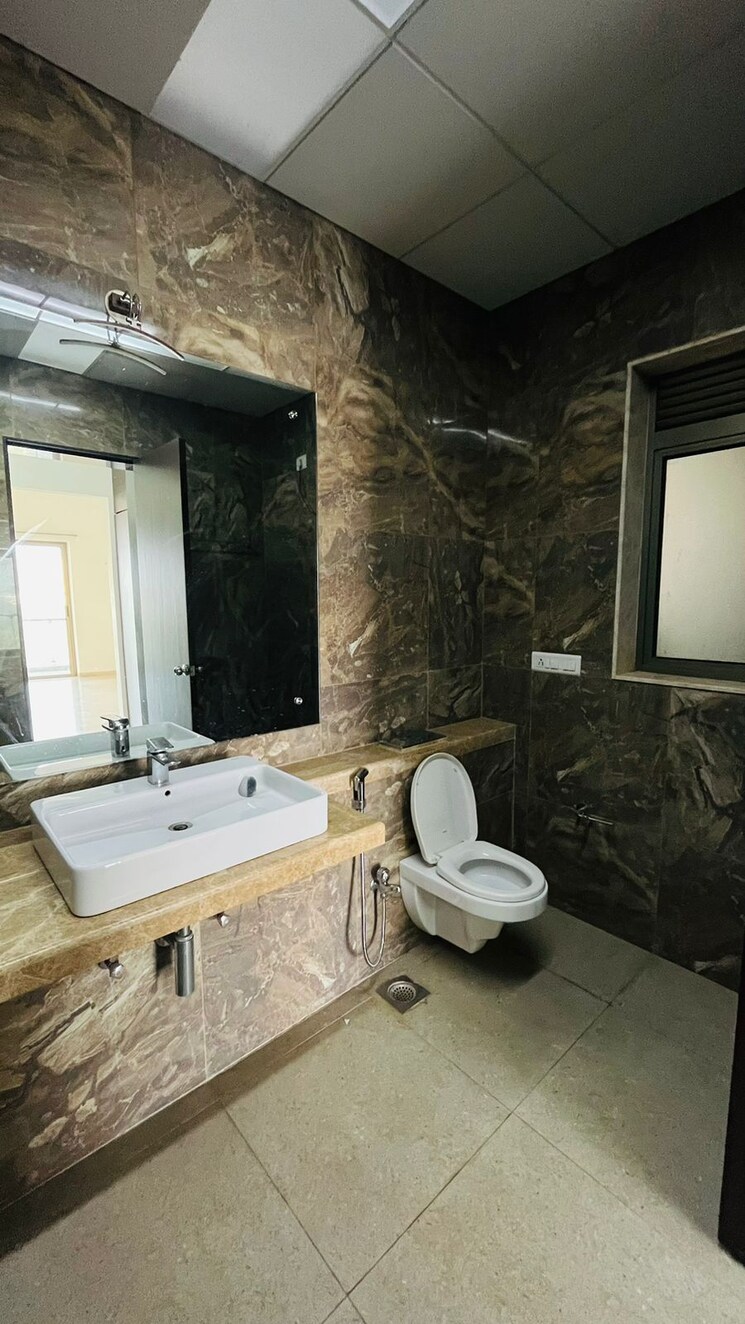 Bathroom, l-t-emerald-isle 4 Bedroom 2700 Sq.Ft. Apartment In Powai Mumbai 6808123