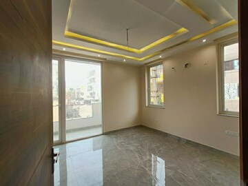 Room in 4 BHK Builder Floor at Green Fields Colony – for Sale