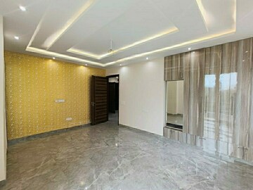 Room in 4 BHK Builder Floor at Green Fields Colony – for Sale