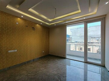 Room in 4 BHK Builder Floor at Green Fields Colony – for Sale