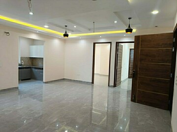 Room in 4 BHK Builder Floor at Green Fields Colony – for Sale