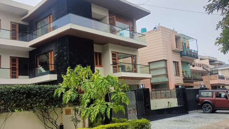 6+ Bedroom 4500 Sq.Ft. Independent House in Sector 38 Chandigarh