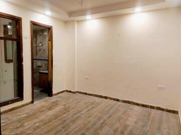 Room in 4 BHK Builder Floor at Green Fields Colony – for Sale