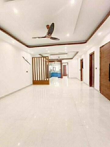 Room in 4 BHK Builder Floor at Green Fields Colony – for Sale