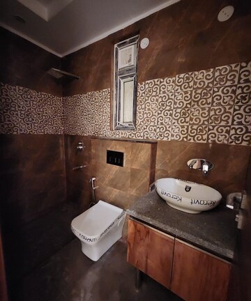 Furnished Amenities in 3 BHK Builder Floor at Greater Kailash I – for Sale