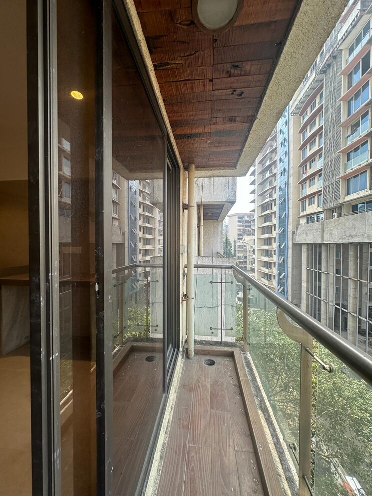Balcony, eminente-i 1 Bedroom 630 Sq.Ft. Apartment In Khar West Mumbai 6813218