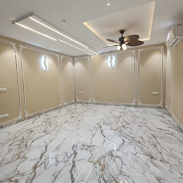 Living Room in 4 BHK Builder Floor at Sector 57 – for Rent