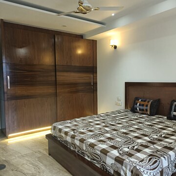 Bedroom in 4 BHK Builder Floor at Sector 57 – for Rent