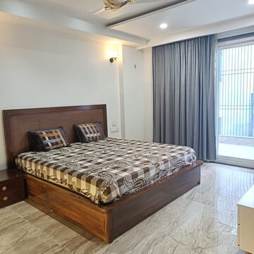 Bedroom in 4 BHK Builder Floor at Sector 57 – for Rent