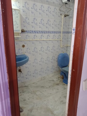 Bathroom in 1 BHK Builder Floor at Lajpat Nagar – for Rent