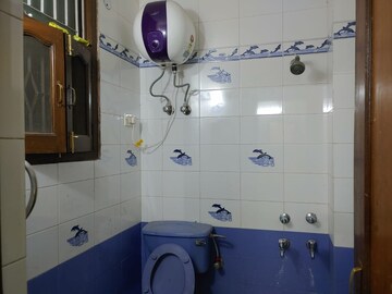 Master Bedroom in 3.5 BHK Builder Floor at Ansal Plaza Sector-23, Sector 23 – for Rent