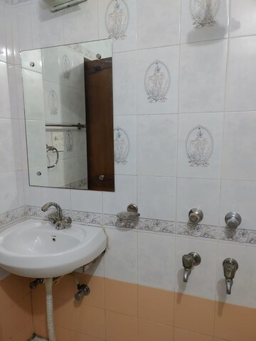 Bathroom in 3.5 BHK Builder Floor at Ansal Plaza Sector-23, Sector 23 – for Rent