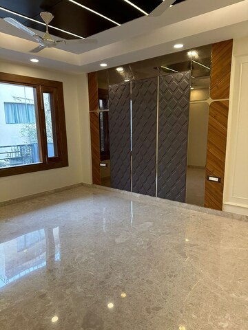 रेसिडेंशियल विला वर्ग यार्ड फॉर रीसेल इन सेक्टर 15 गुड़गांव  6828146