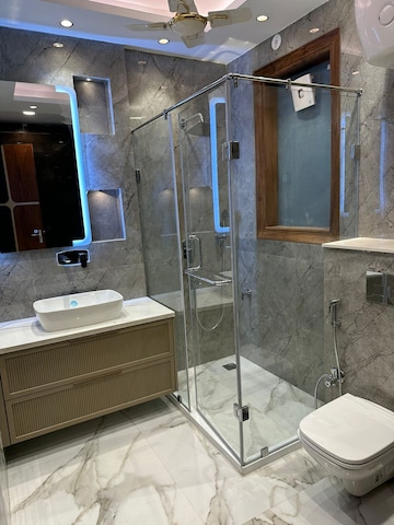 रेसिडेंशियल विला वर्ग यार्ड फॉर रीसेल इन सेक्टर 15 गुड़गांव  6828146