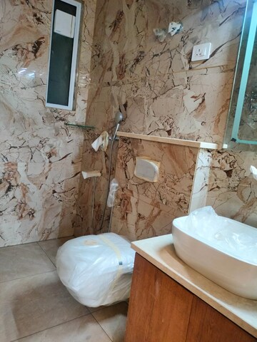 रेसिडेंशियल विला वर्ग यार्ड फॉर रीसेल इन सेक्टर 15 गुड़गांव  6828146