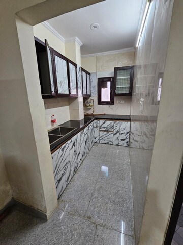 रेसिडेंशियल घर वर्ग फुट फॉर रेंट इन द्वारका मोर दिल्ली  6826723