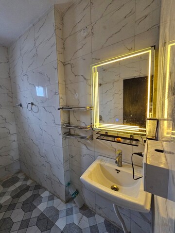 रेसिडेंशियल घर वर्ग फुट फॉर रेंट इन द्वारका मोर दिल्ली  6826723