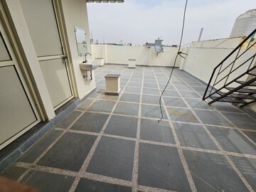 रेसिडेंशियल घर वर्ग फुट फॉर रेंट इन द्वारका मोर दिल्ली  6826723