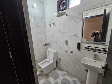 रेसिडेंशियल घर वर्ग फुट फॉर रेंट इन द्वारका मोर दिल्ली  6826723