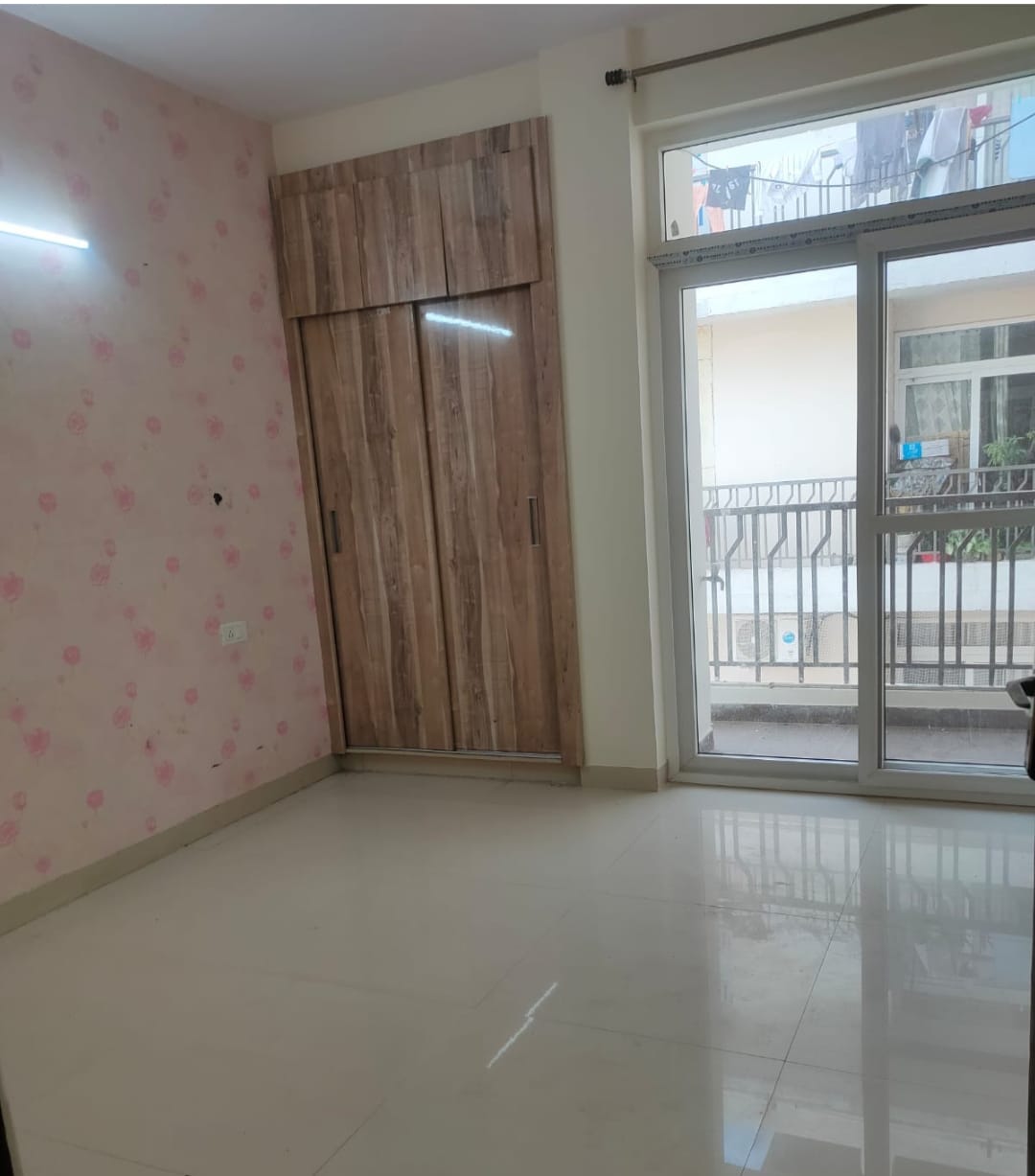 Rental 3 Bedroom 1800 Sq.Ft. Apartment in Skyline Park, Vip Road