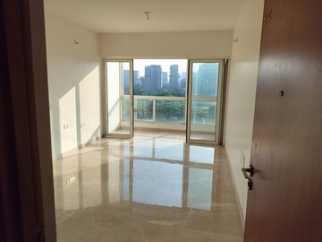 Room in 2.5 BHK Apartment at Godrej The Trees, Vikhroli East – for Rent