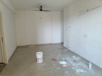 Room in 4 BHK Apartment at BPTP Park Prime, Sector 66 – for Sale
