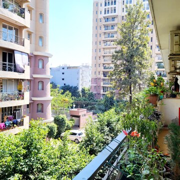 Balcony in 3 BHK Builder Floor at Sector 49 – for Rent