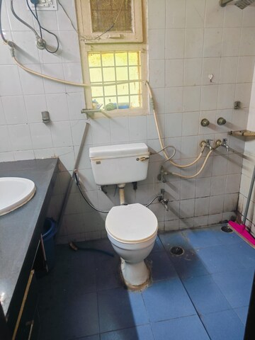 Bathroom in 2.5 BHK Builder Floor at Ansal Plaza Sector-23, Sector 23 – for Rent