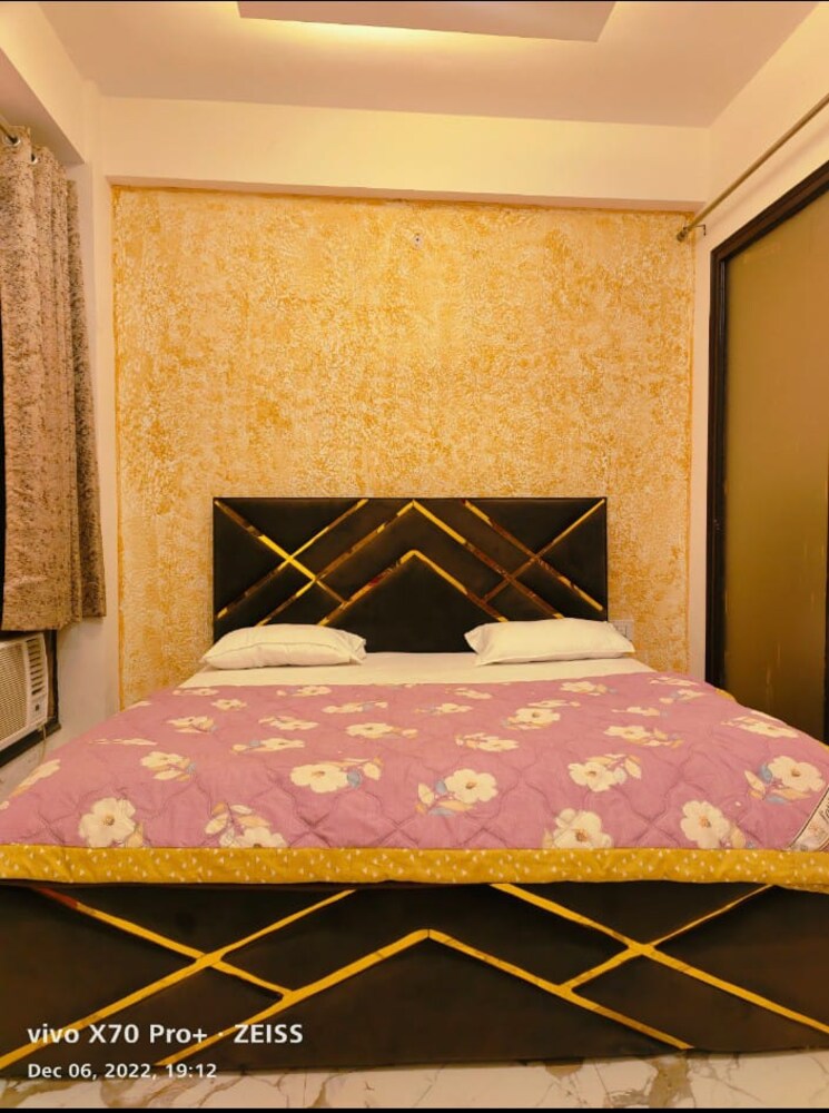 Room, sector 63a Pg For Boys & Girls In Sector 63a 6847001