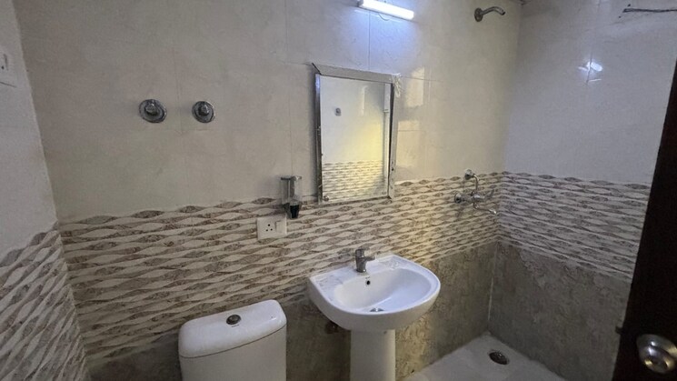 Bathroom, saviour-greenisle 3 Bedroom 1800 Sq.Ft. Apartment In Sain Vihar Ghaziabad 6850820
