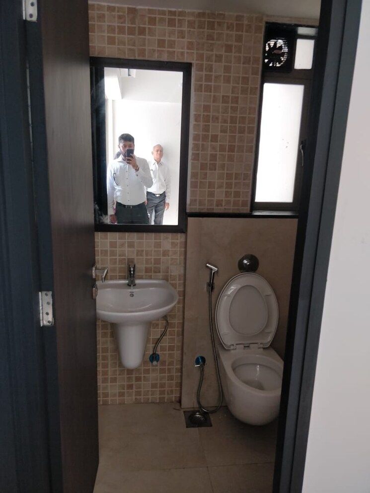 Bathroom, lodha-splendora 1 Bedroom 450 Sq.Ft. Apartment In Ghodbunder Road Thane 6853355