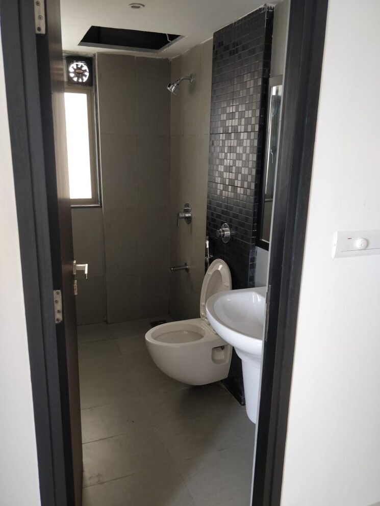 Bathroom, lodha-splendora 1 Bedroom 450 Sq.Ft. Apartment In Ghodbunder Road Thane 6853355