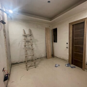 Room in 3.5 BHK Builder Floor at Vipul World Floors, Sector 48 – for Sale